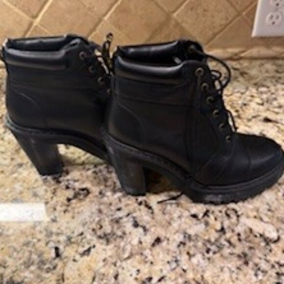 Dr. Martens Women's Averil Fashion Boot Lace Up Heeled Ankle Boot 6 - Picture 4 of 8
